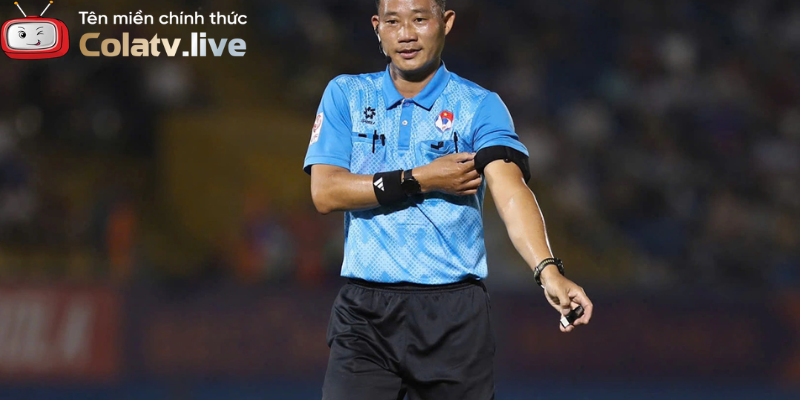 Trọng tài có quyền gì trên sân bóng?